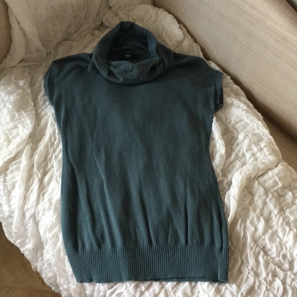 Comfy cotton cap-sleeve shirt with cowl neck